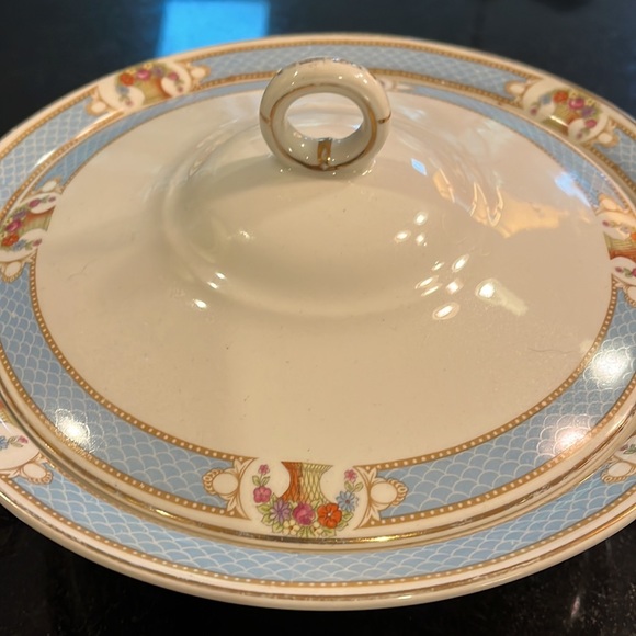 Round Covered Vegetable Netherland by JOHNSON BROTHERS - Picture 3 of 10